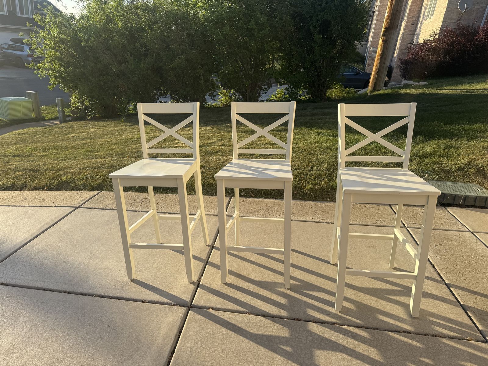 4 white barstools