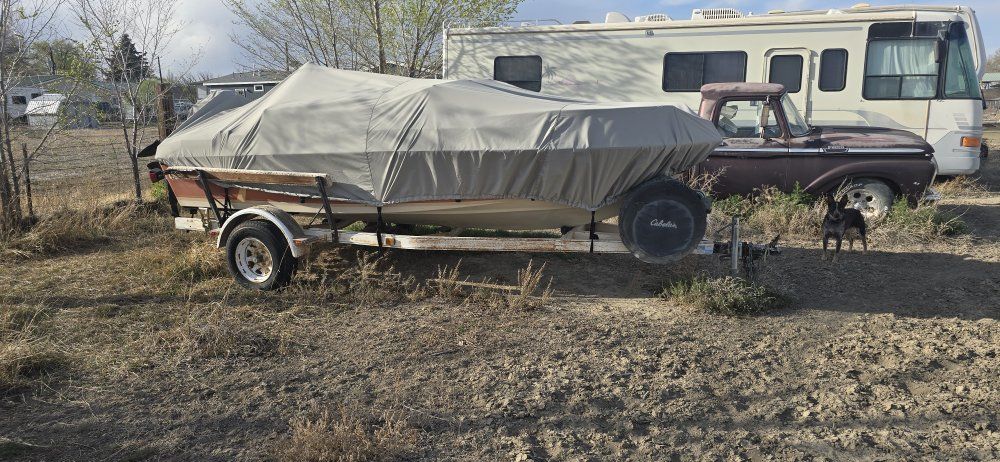 1980 Invader Boat
