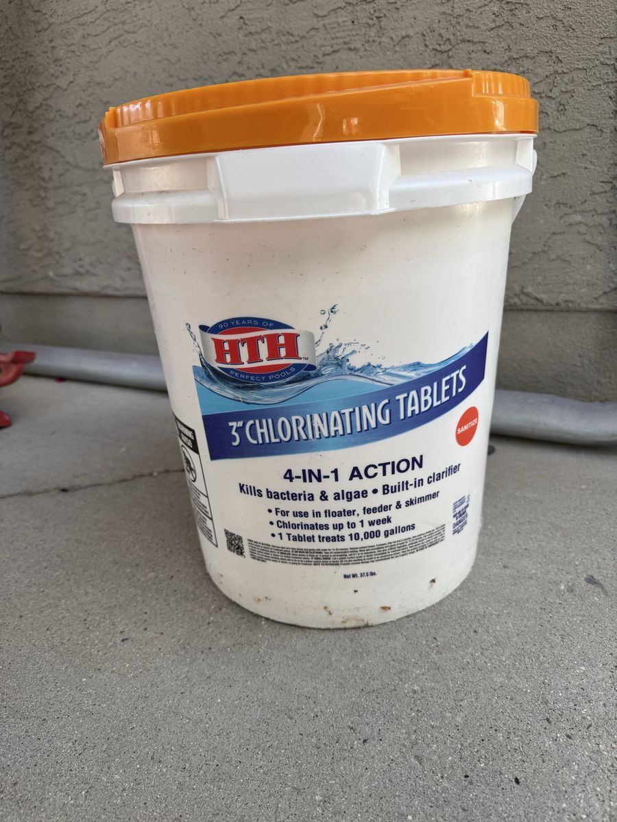 Chlorinating tablets for swimming pool