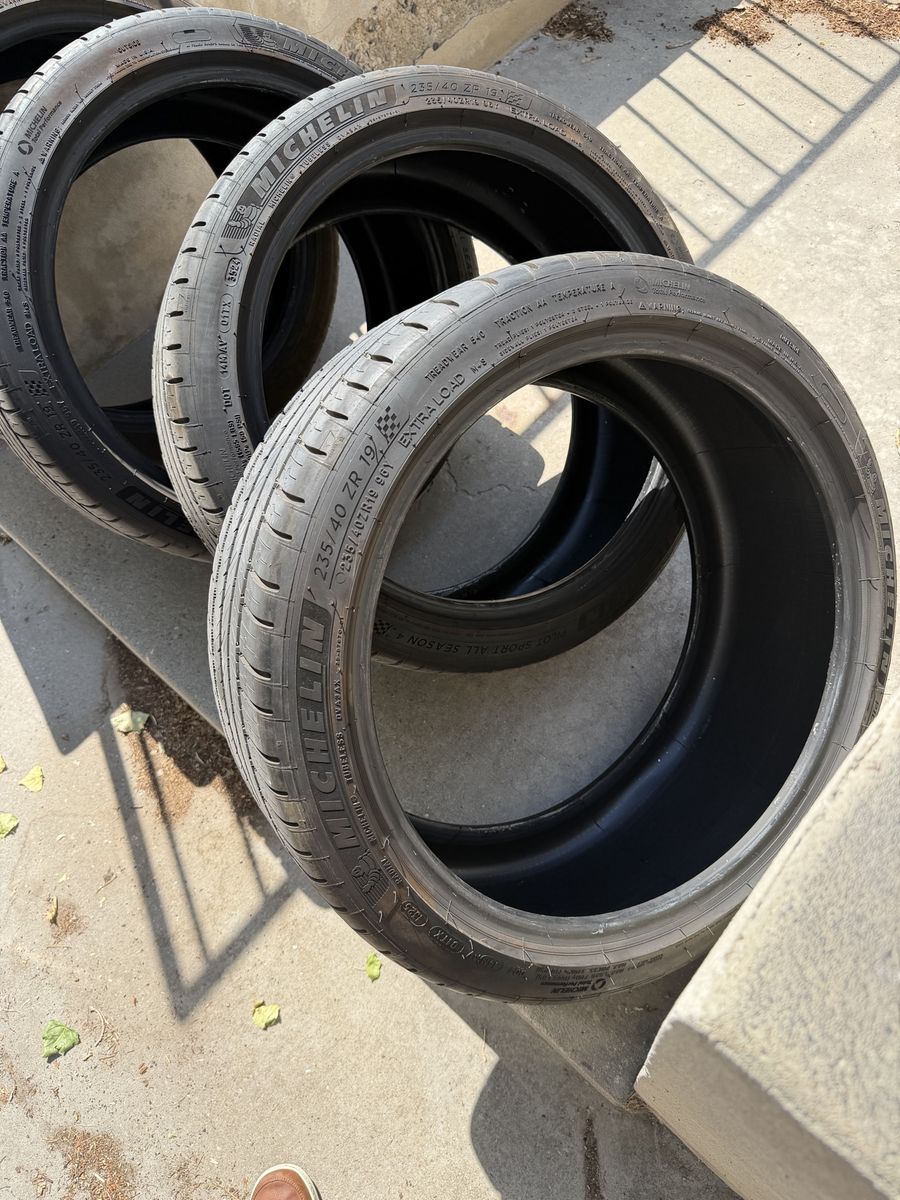 Michelin Pilot Sport A/S 3+ 235/40ZR19 All-Season Tires