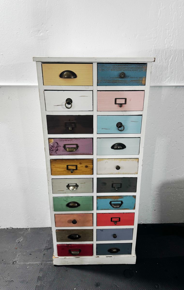CUTE ACCENT DRESSER (vintage)
