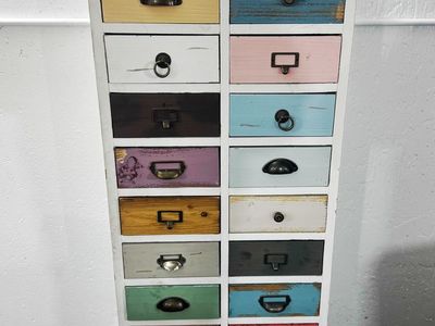 CUTE ACCENT DRESSER (vintage)