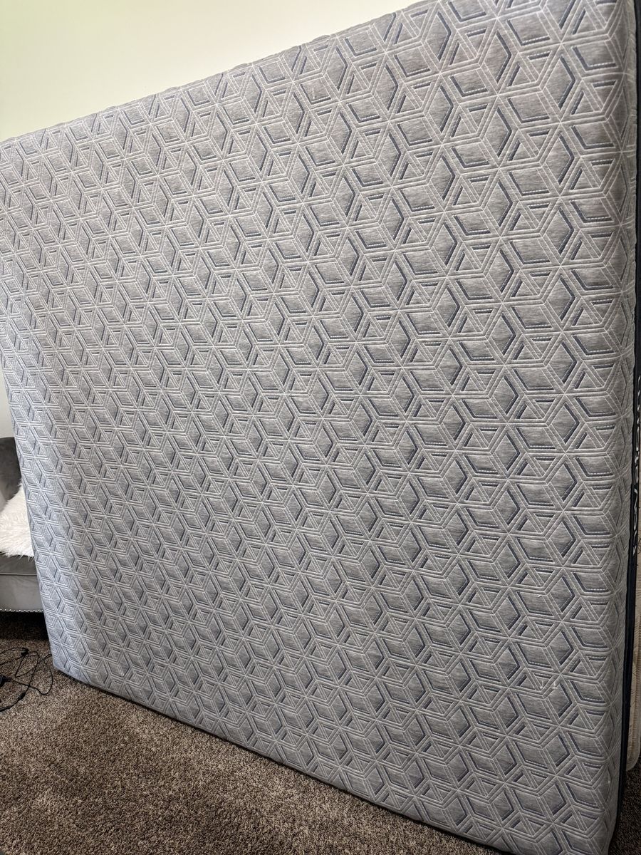 Used Gray Geometric Pattern Mattress king size like new $100