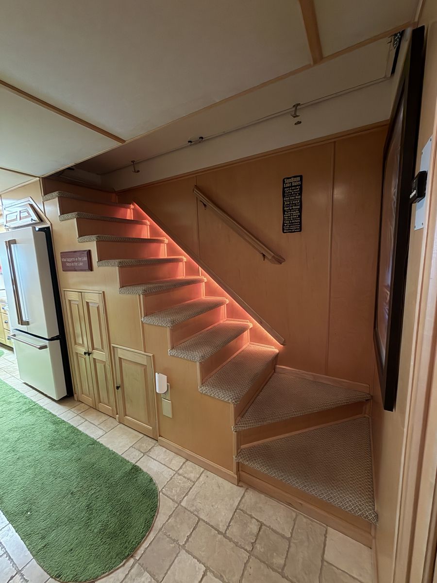 Main image 6