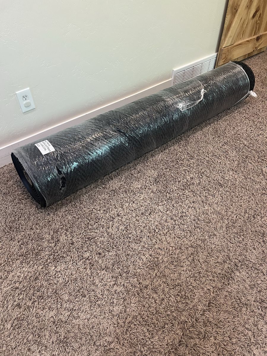 Outdoor/commercial carpet 6’x20’