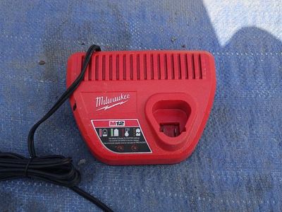 Milwaukee M12 Lithium-Ion Battery Charger
