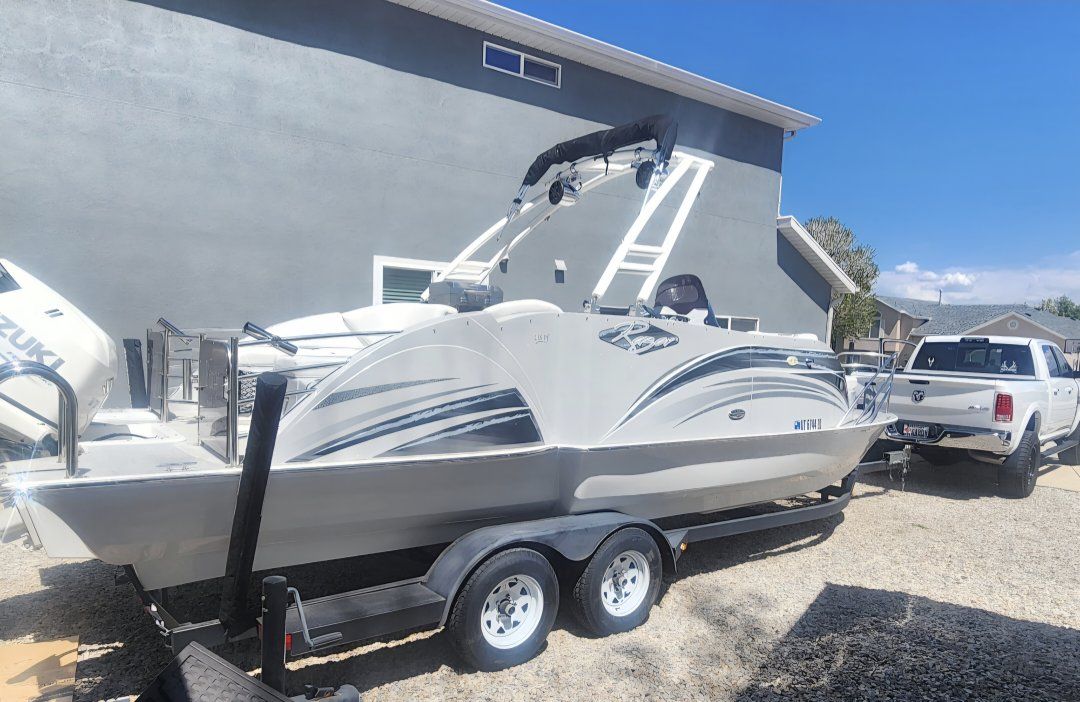LOW HOURS 2019 CARAVELLE 238PF 24'