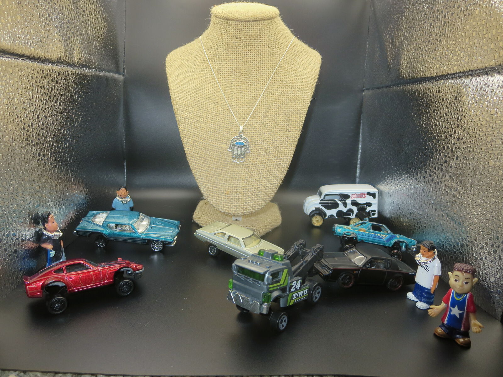 Sterling silver Yue Yuan hand pendant with 18" box necklace