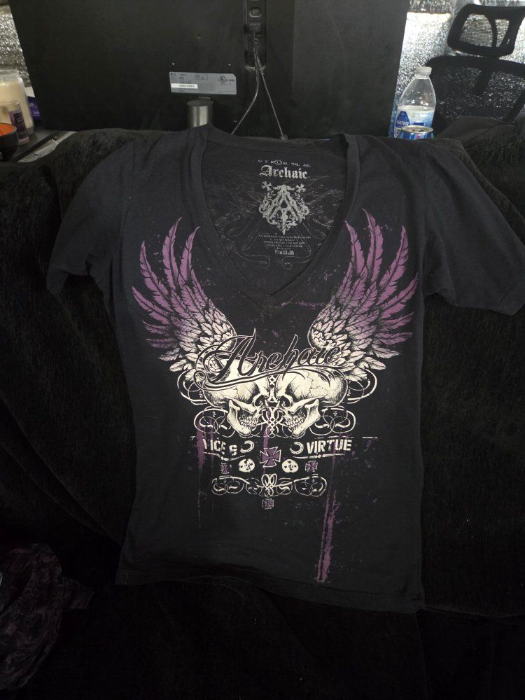 Archaic Women's Large V-Neck Graphic T-Shirt Skulls Wings Vice & Virtue Black