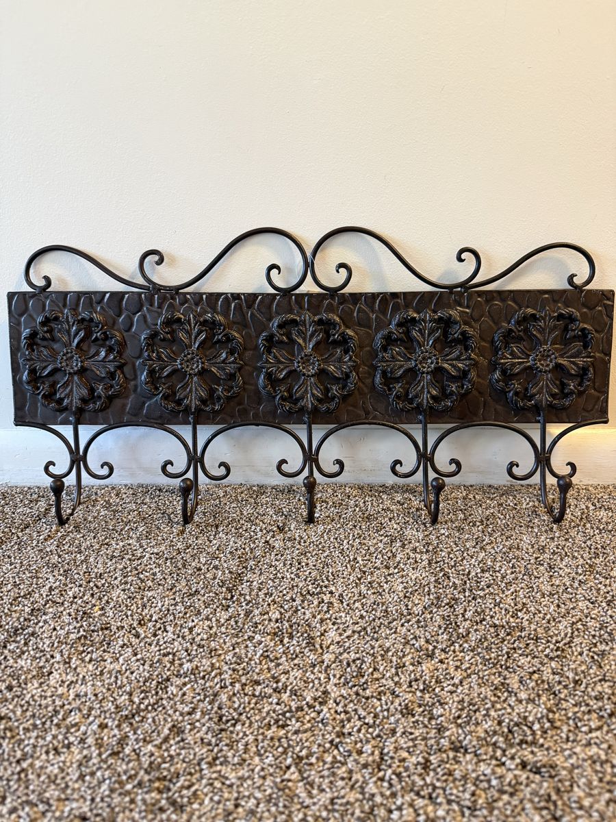 Ornate Scroll Metal Wall Hook Rack 