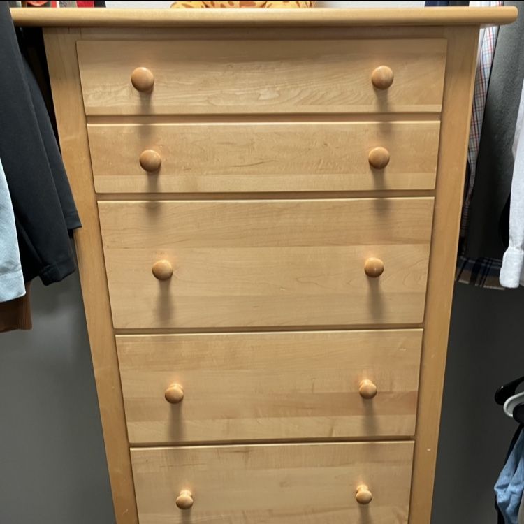 Solid wood drawer chest
