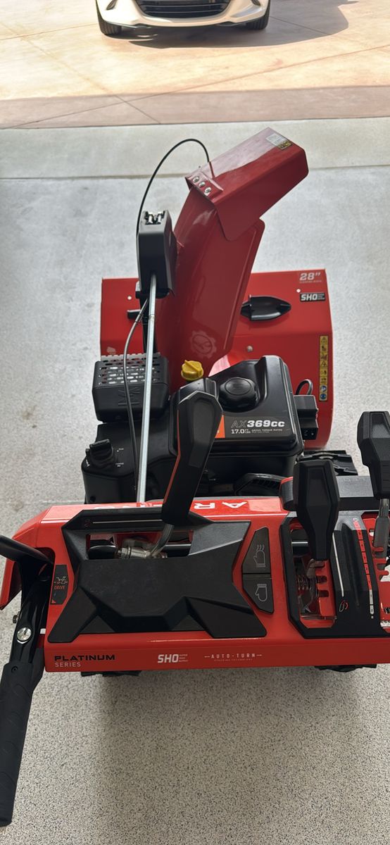 Ariens Platinum 28 SHO RapidTrak Snow Blower 369cc Engine 28-Inch