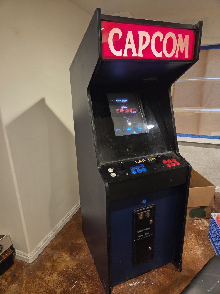 Full Size Arcade Machine w/ CRT Monitor – 60+ Classic Games