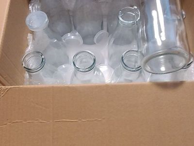 Zubabe 12 Pack Small Glass Milk Bottles, 33.8 oz, Clear, Party Favors