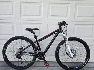 Diamondback 27.5 (Small) LIKE NEW