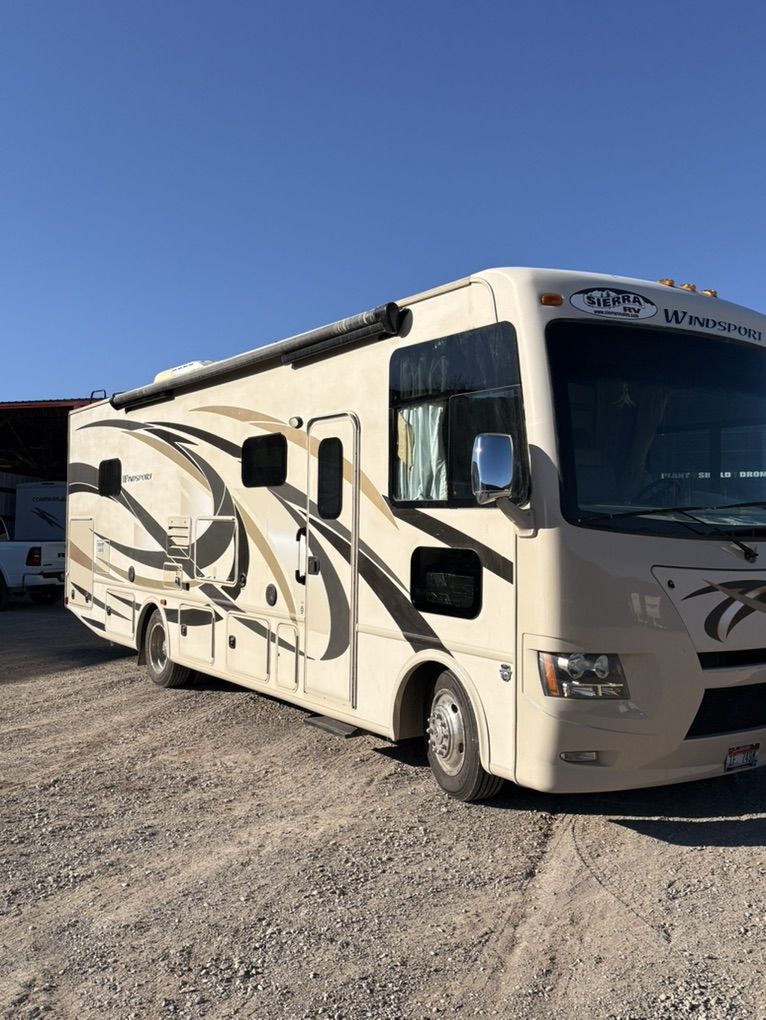 2015 Thor windsport 31' Motorhome