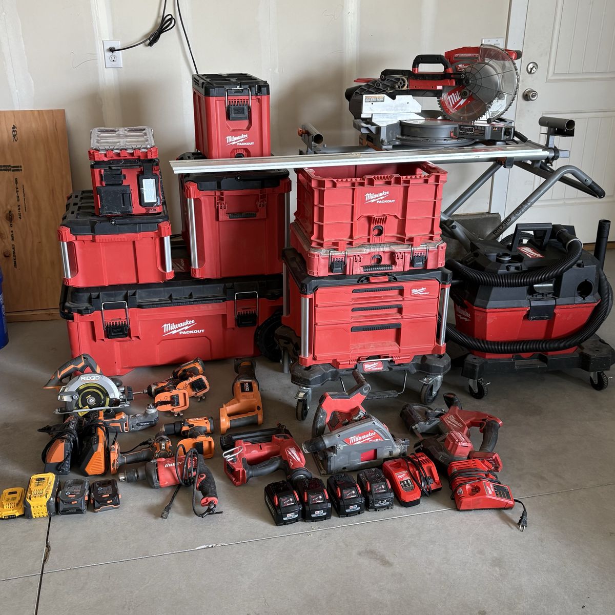 Milwaukee pack out Carpenter tool set