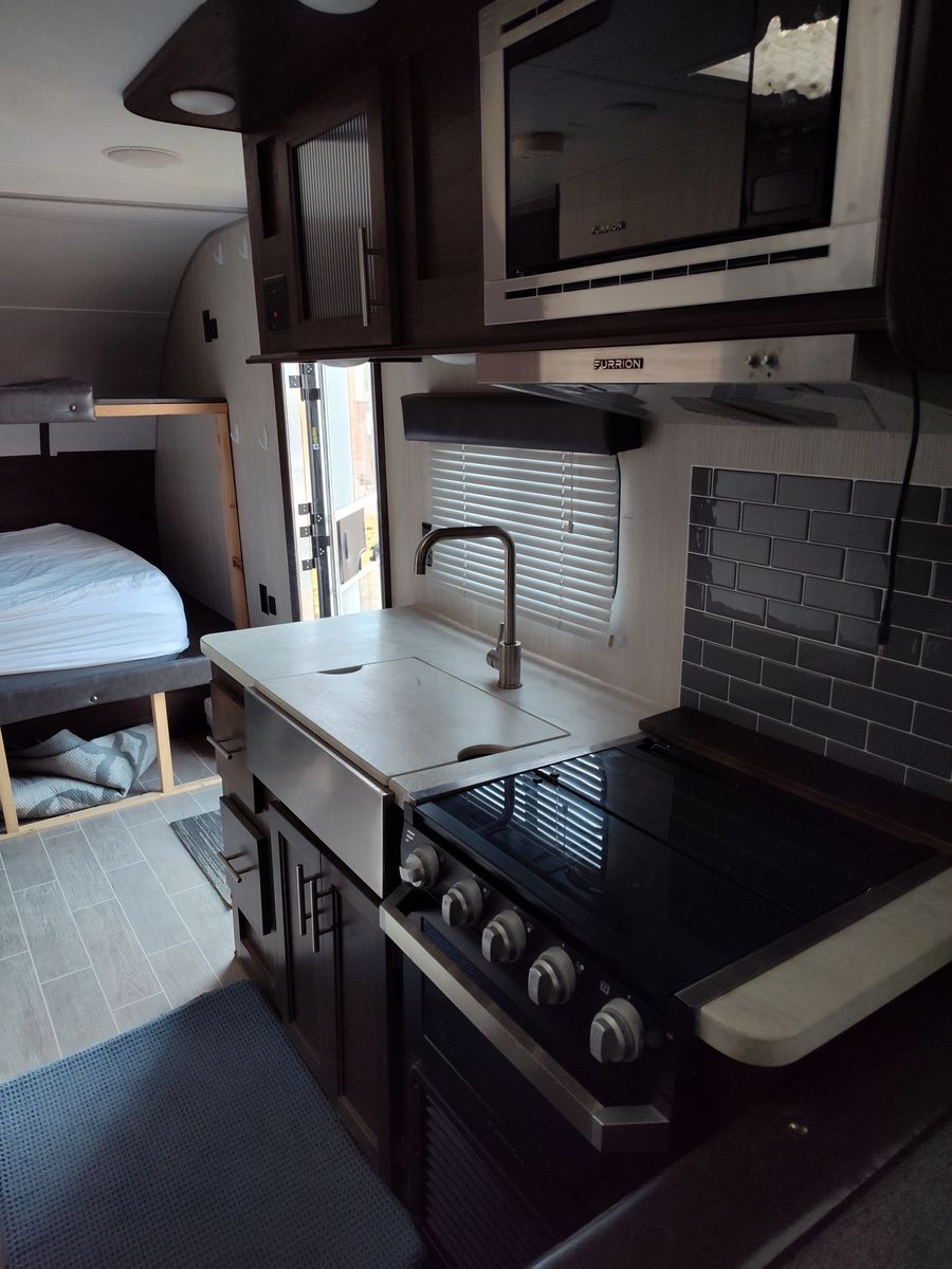 Main image 9