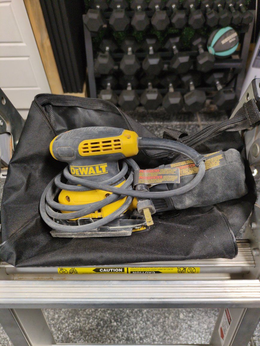 DEWALT Orbital Palm Sander with Dust Bag - Used, Good Condition