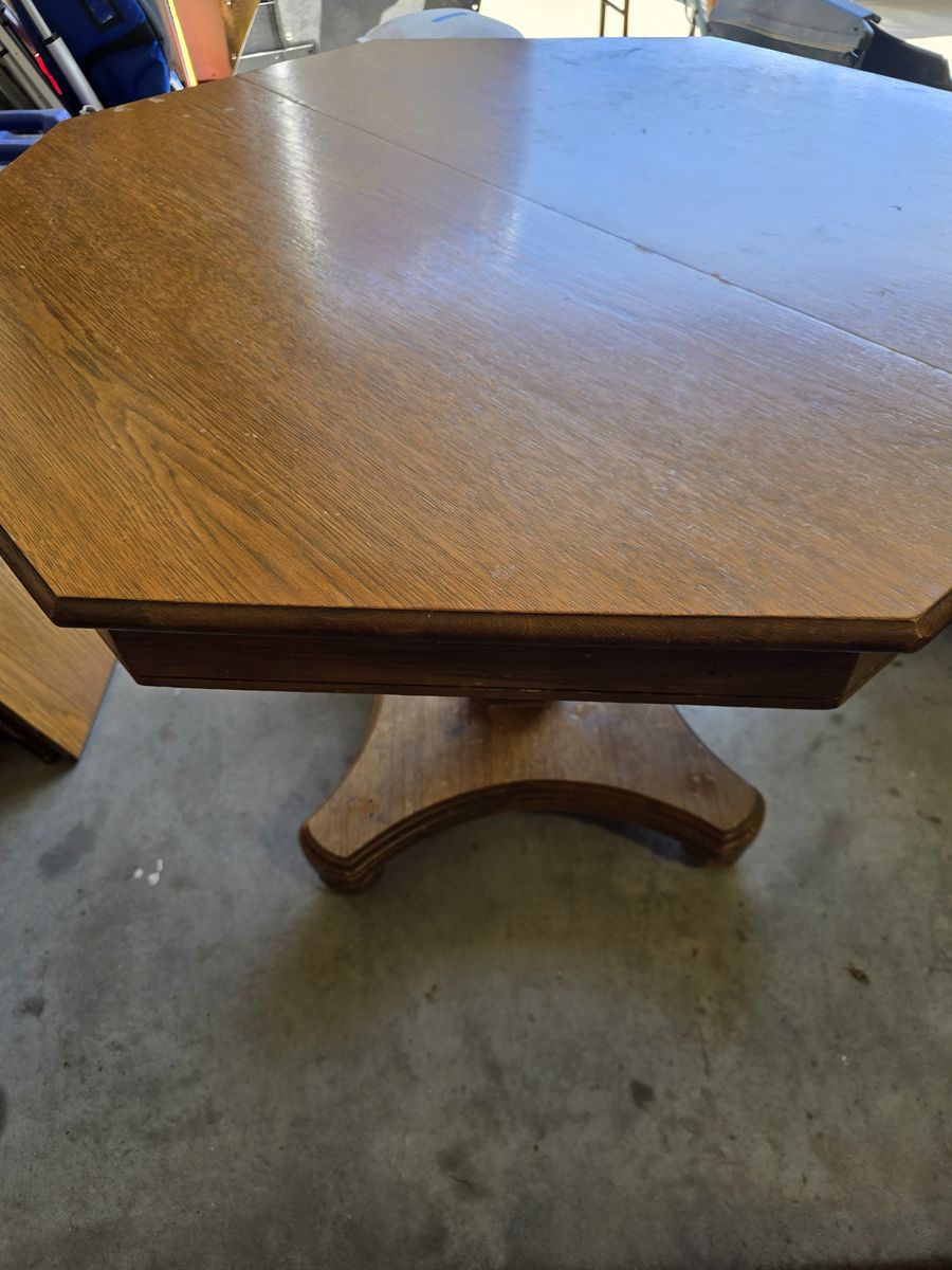 Solid Oak Antique Pedestal Dining Table - w/ two leaves and secure clasps