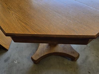Solid Oak Antique Pedestal Dining Table - w/ two leaves and secure clasps