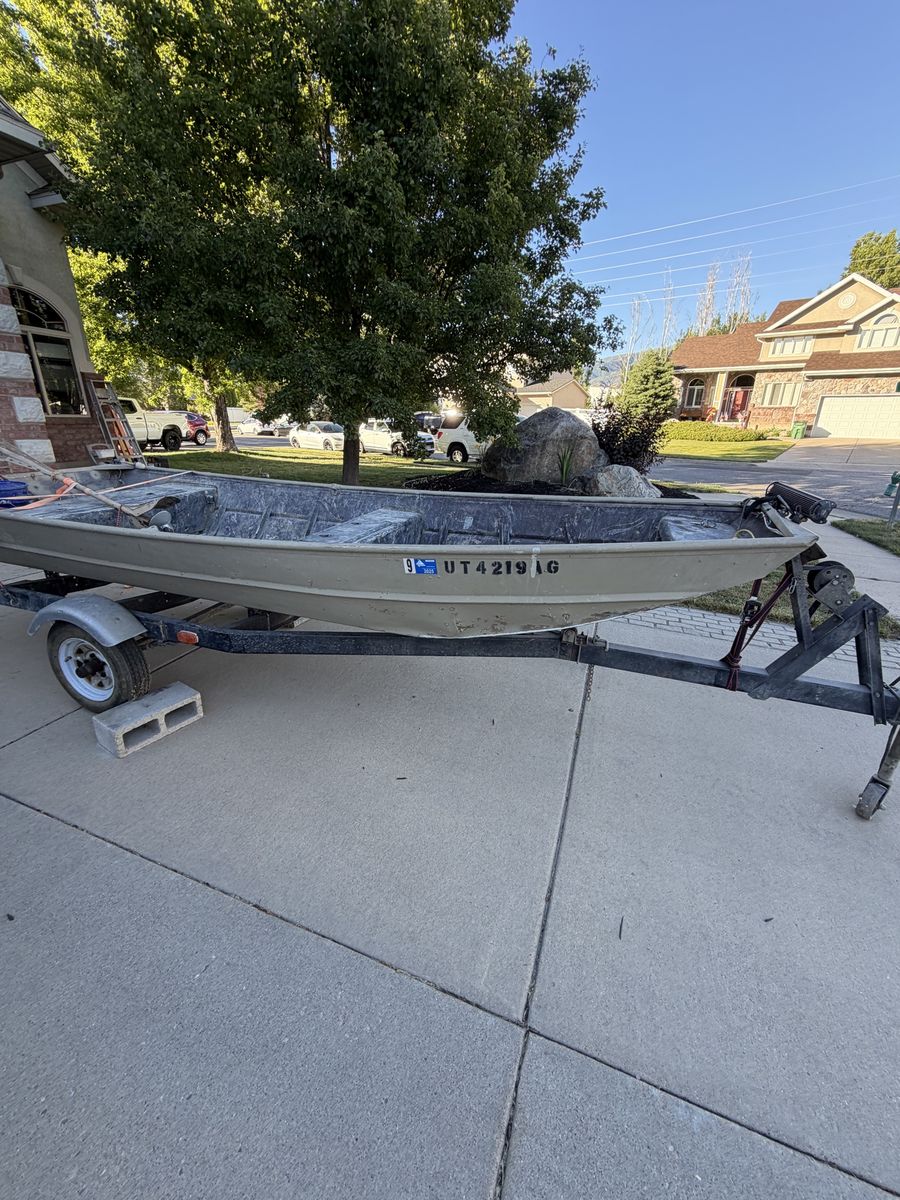 Duck boat 15’x 55”