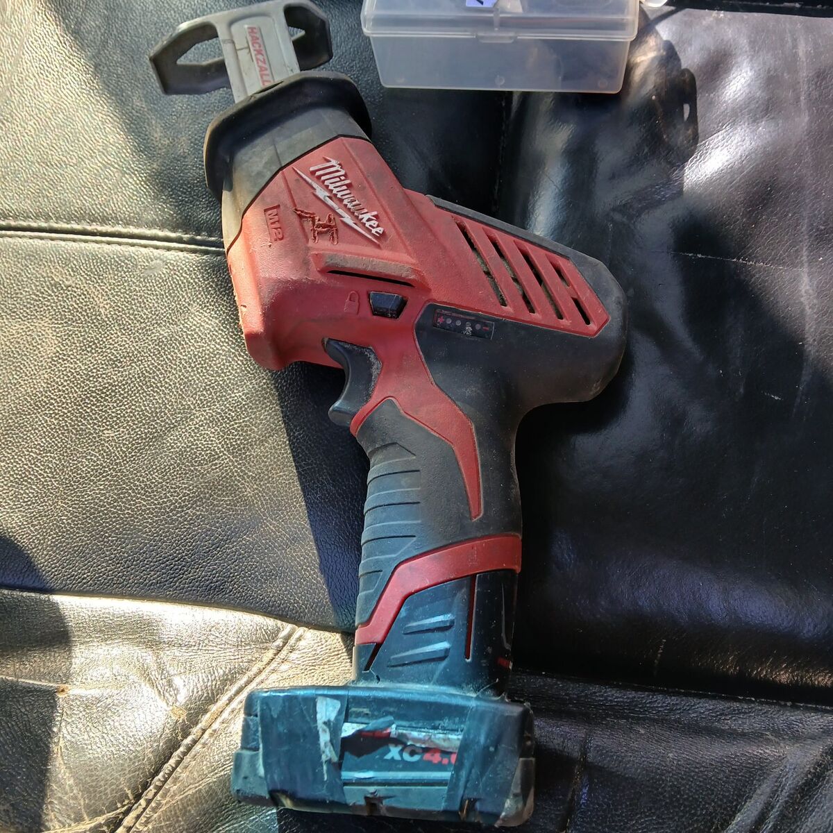 12 volt Milwaukee sawsall 120  with bat an vharge