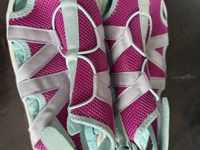 Closed toe water sandals size 5