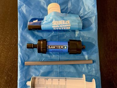 NEW Sawyer Squeeze Water Filter System w/ Dry Bag & Accessories