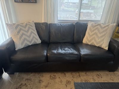 Black Leather Sofa and Loveseat Set - Modern 3-Seater Couch & 2-Seater Loveseat, plus 2 oversized like new chairs & ottomans