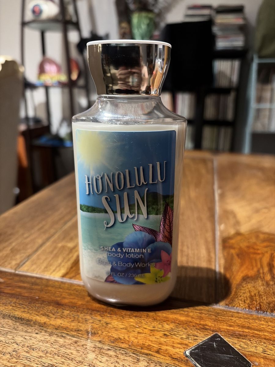 New Bath & Body Works Honolulu Sun Shea & Vitamin E Body Lotion - 8 fl oz / 236 ml
