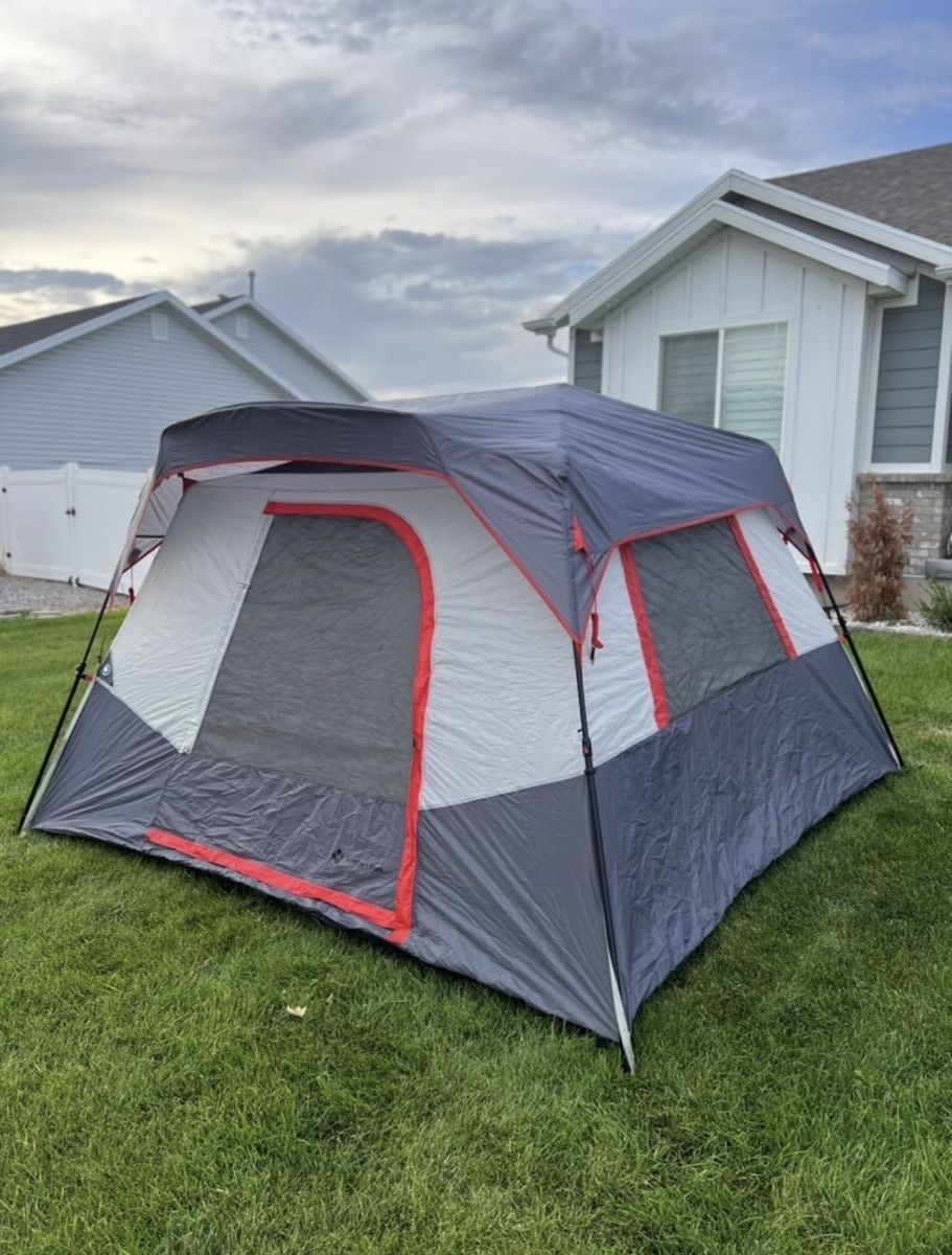 6 Person Instant Cabin Tent. Members Mark
