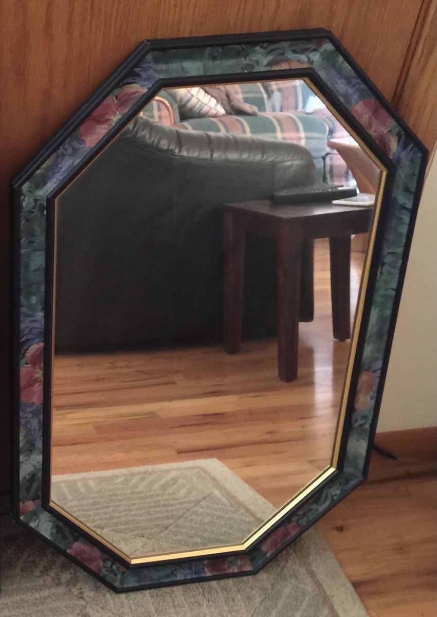 Octagonal Wall Mirror with Floral Pattern Wood Frame and Hanging Wire