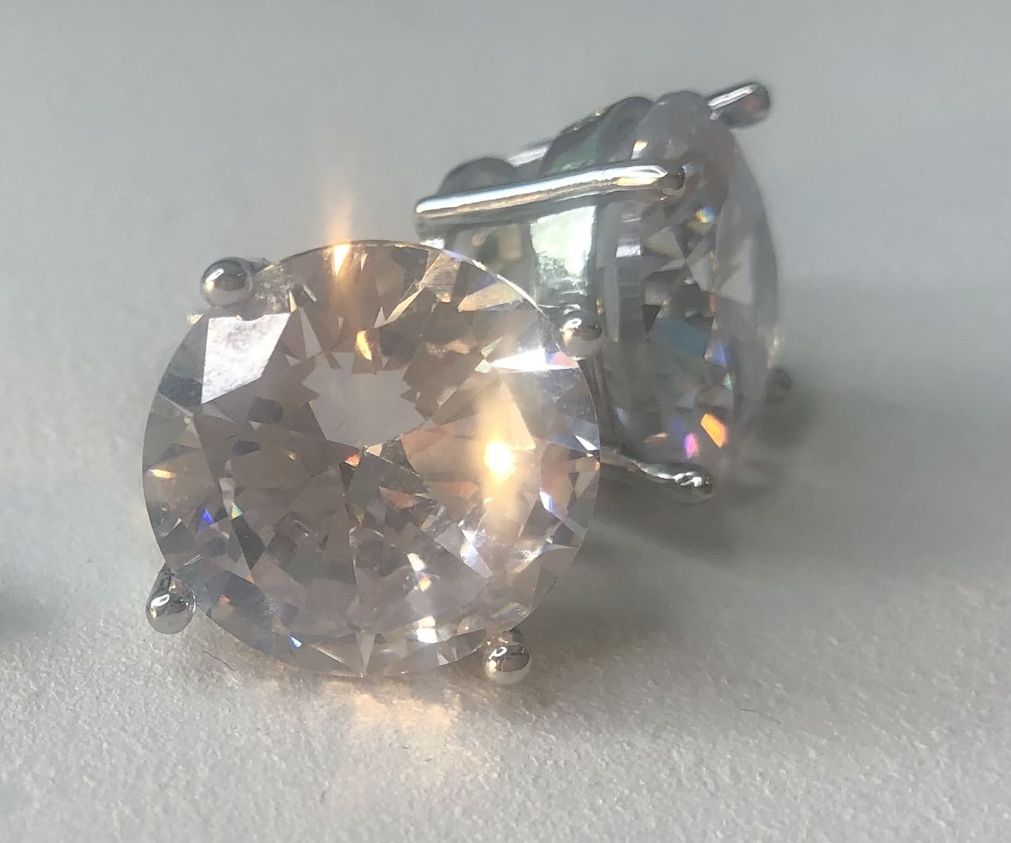 STERLING SILVER A1 CZ EARRINGS UNISEX mm14