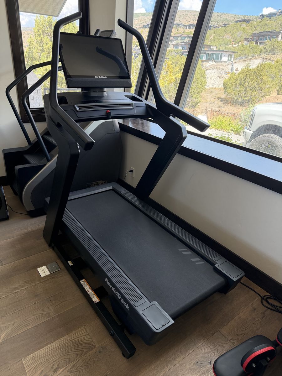NordicTrack Commercial X24 Incline Trainer treadmill 1yr Old Under Warranty