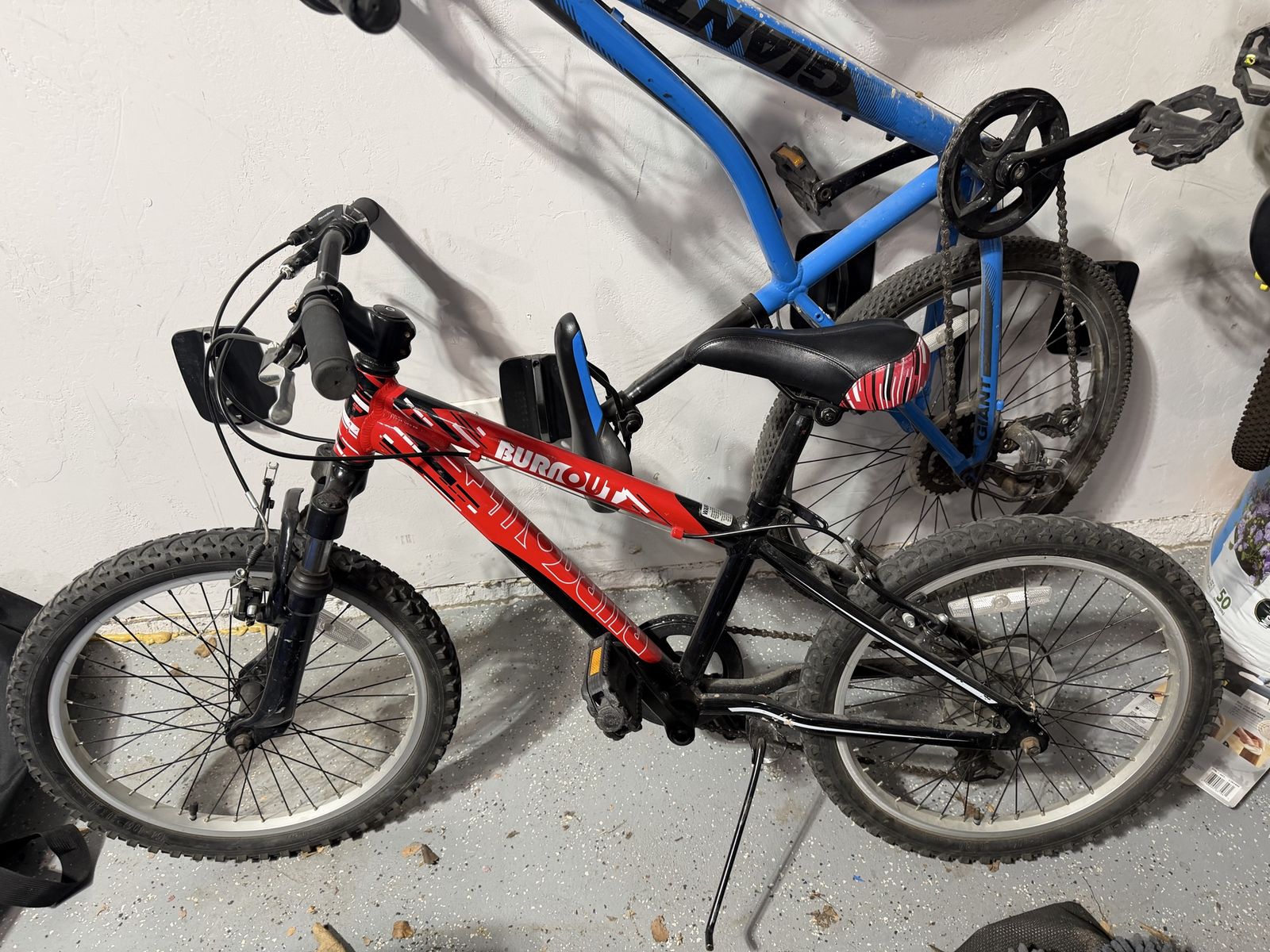Burnout Red & Black Kids' Mountain Bike, 20-inch Wheels, Hardtail Suspension