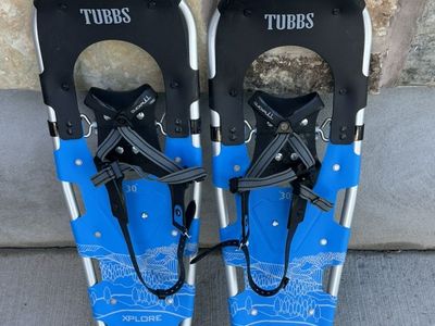 LIKE NEW Tubbs Xplore Blue/Silver Snowshoes Sz 30