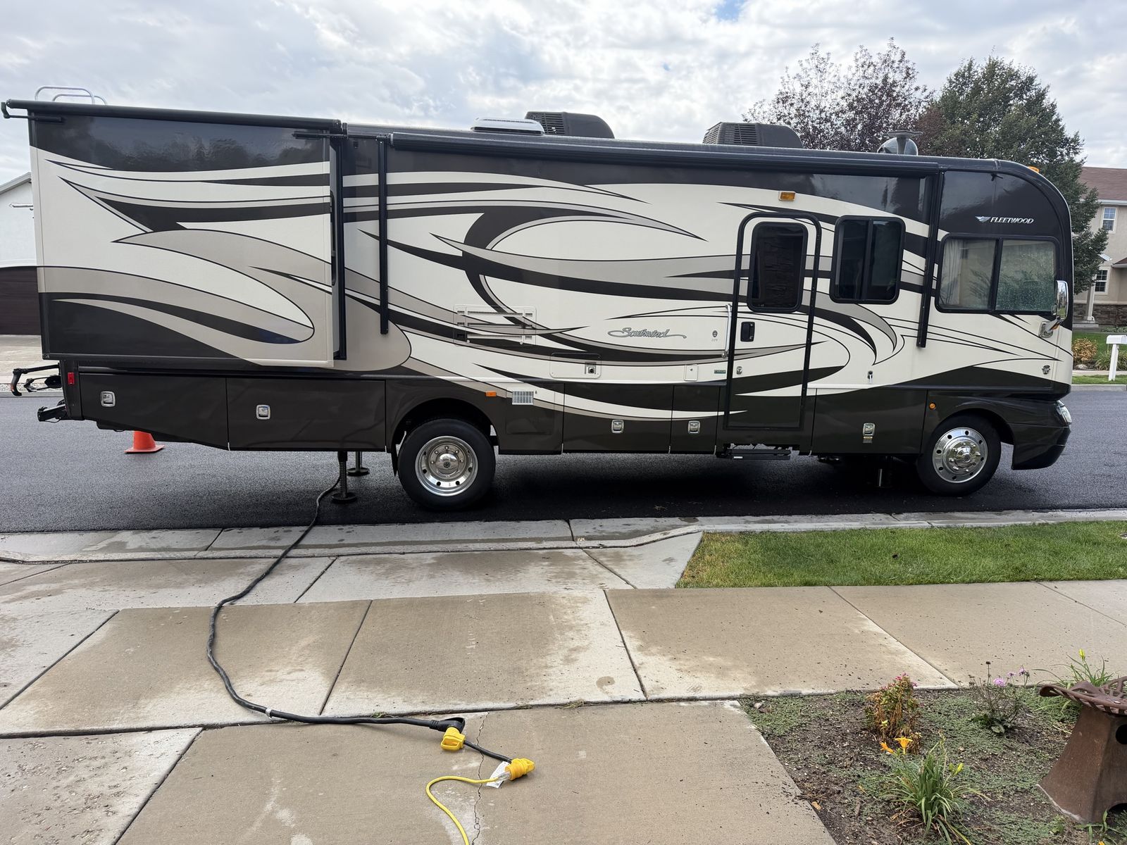 2013 Fleetwood Southwind pristine 32’
