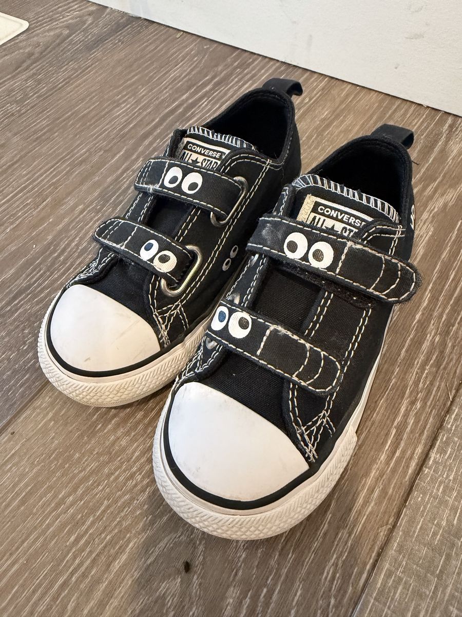 Black Converse Low Top Kid Shoes Size 9