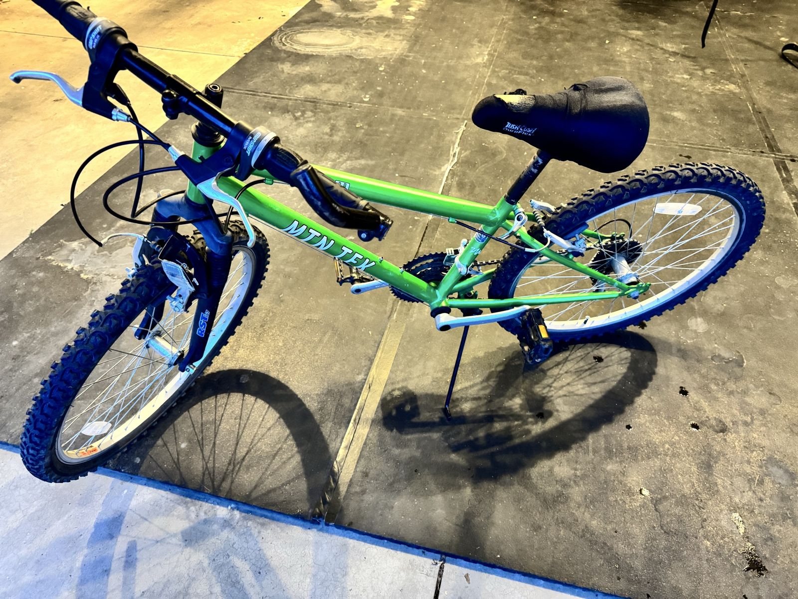 Green MTN Team Mountain Bike - Multi-Speed with Kickstand