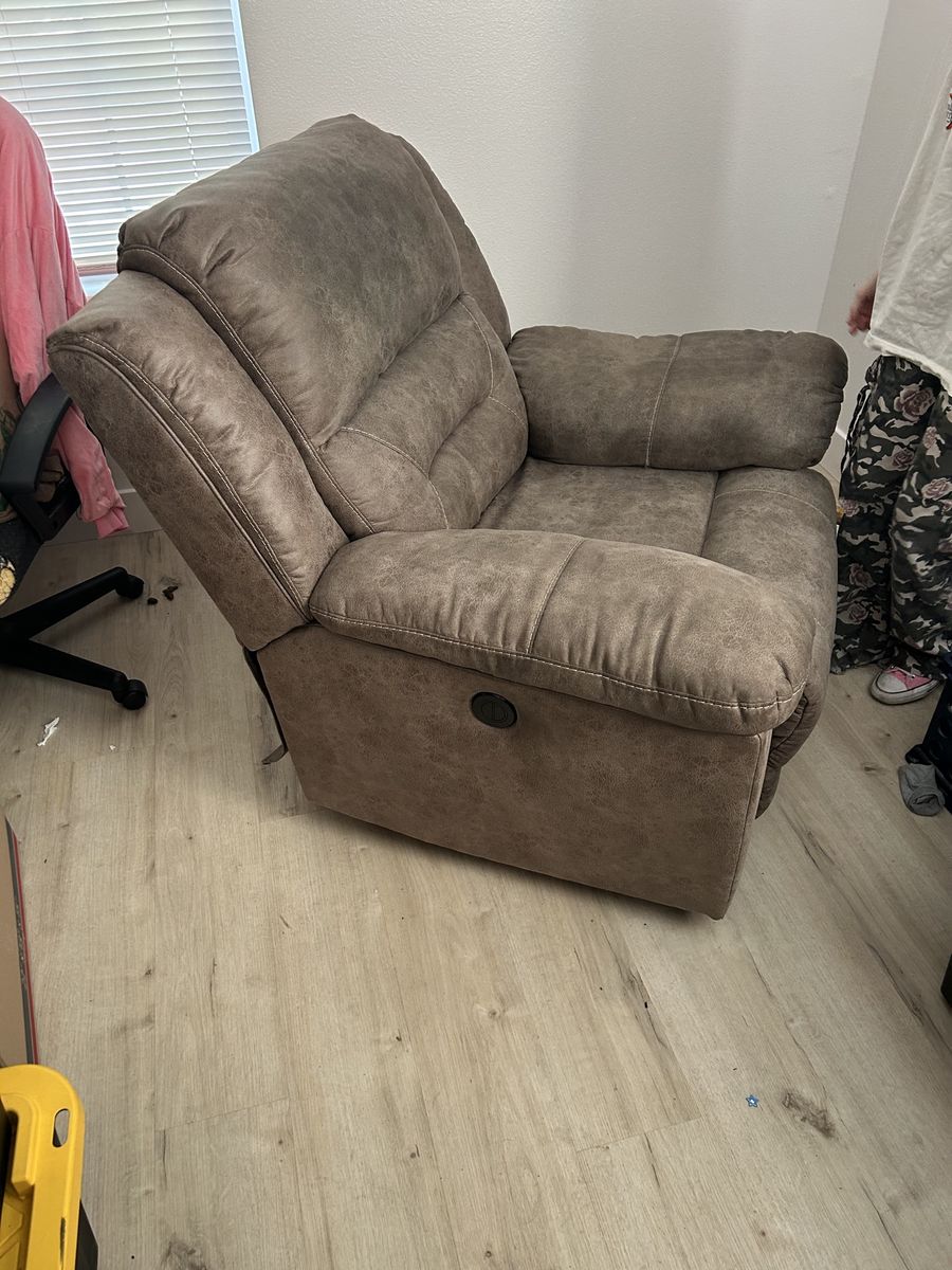 Main image 3