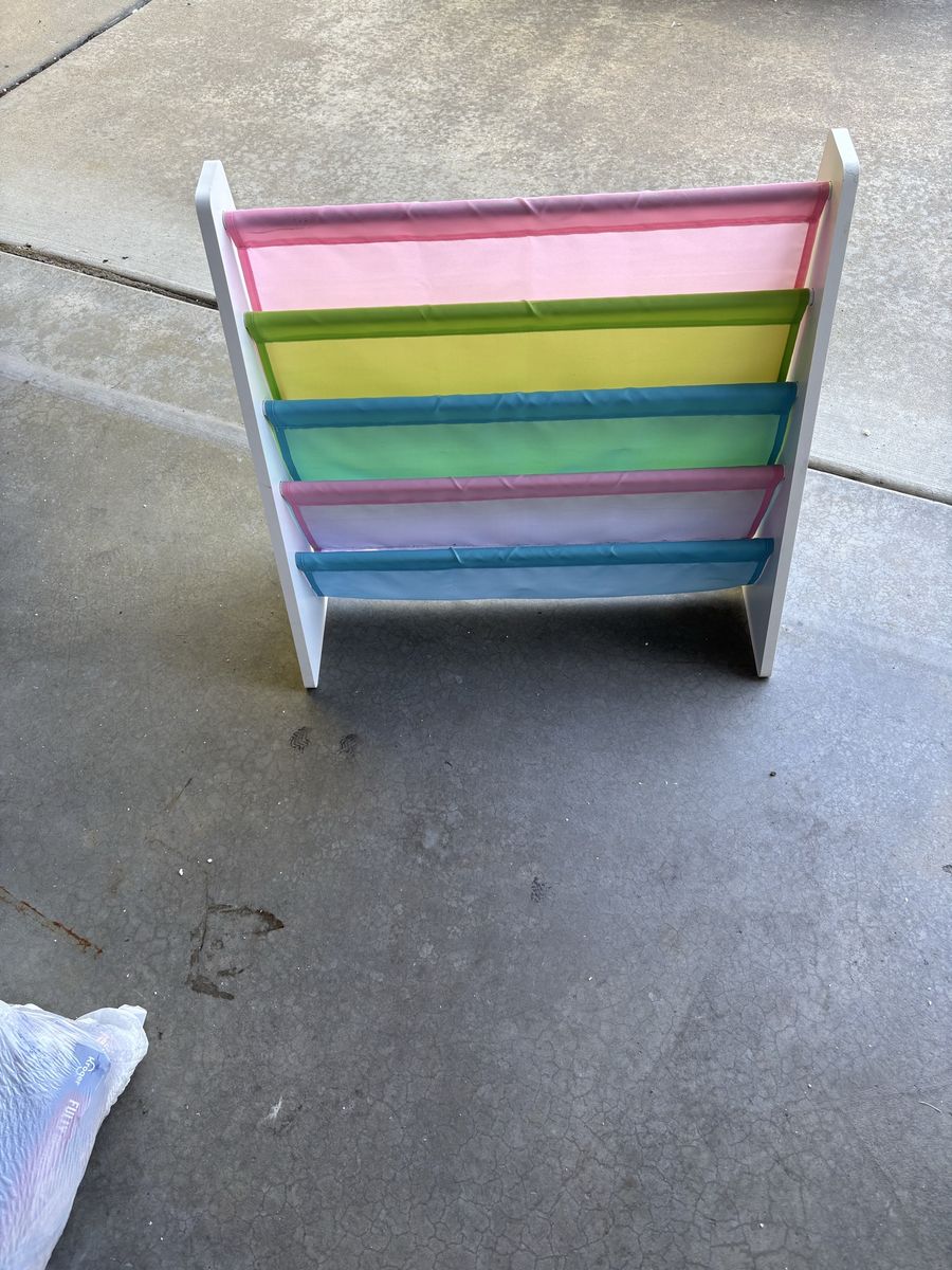 Kids Sling Book Rack Bookshelf Display with Pastel Fabric Pockets