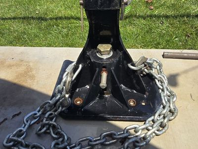 Gooseneck to Fifth Wheel Adapter