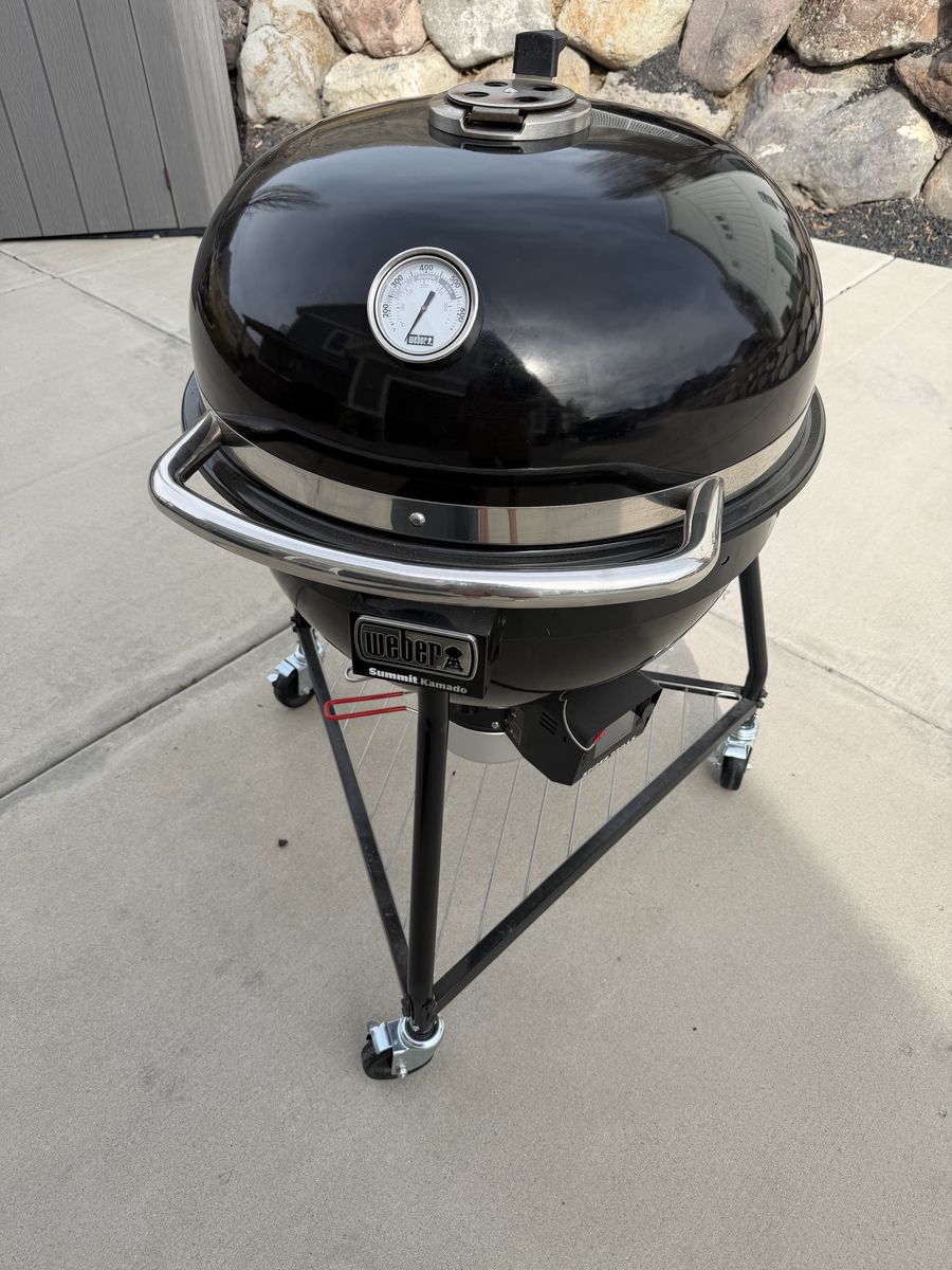 Weber summit kamado w/ spidergrills venom