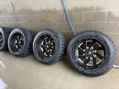 Fuel Off-Road 22x12 Wheels 8x170 Ford Super Duty