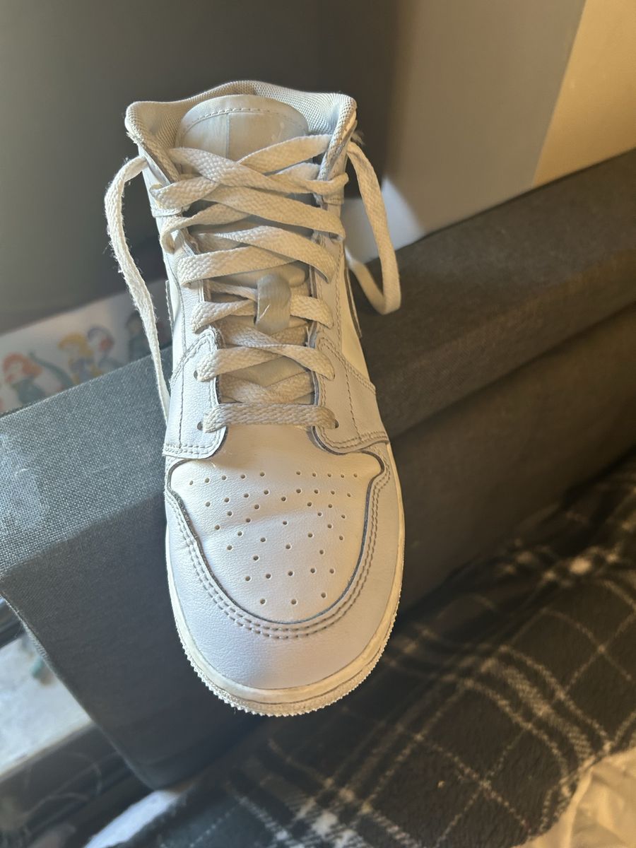 Nike Air Jordan 1 Mid Light Bone Gray Youth 5.5 -