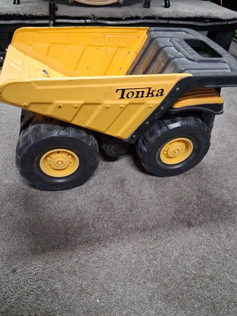 Large Tonka Dump Truck Good!