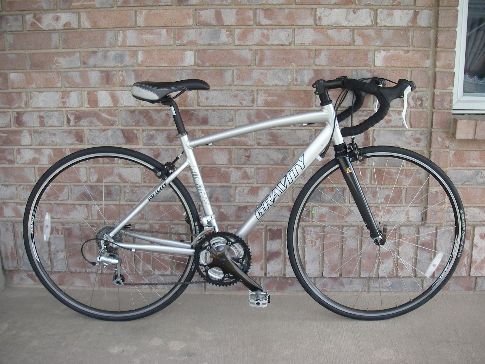 Mens 700C GRAVITY LIBERTY Aluminum Road / Triathlon Bike, 27 Speed, 53 CM / 47 CM
