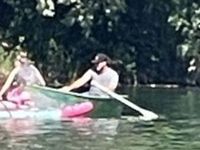 8 foot row boat with oars