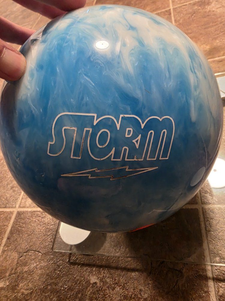 Storm Ice Bowling Ball Blue/White Pearl Swirl 14lbs